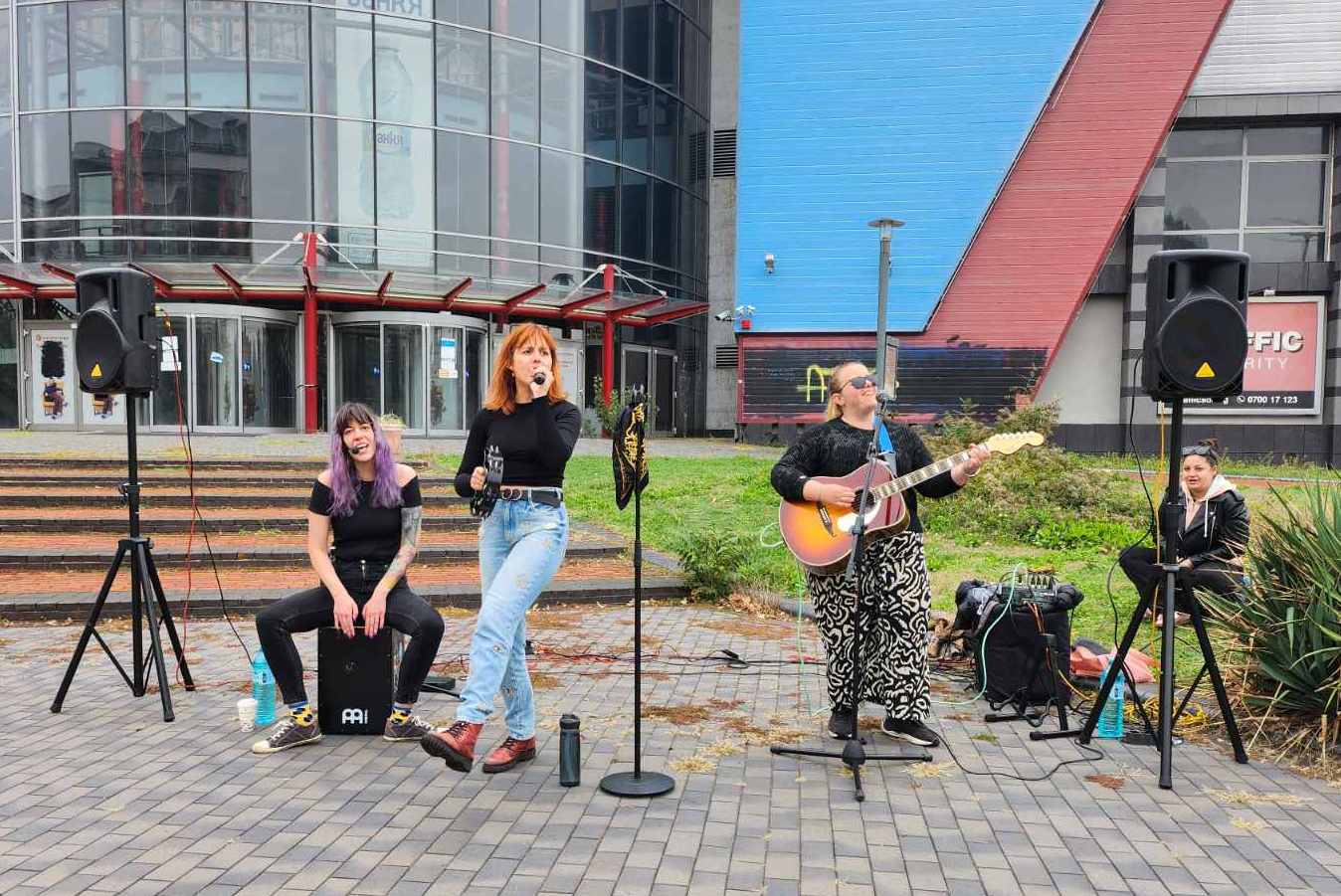 Диско влакче с табела, която казва "Парадайз Пиър